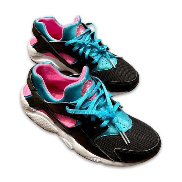 Nike Other - Nike Air Huarache "HYPER PINK" Sneakers 

Size:7 Youth

Great Used Condition